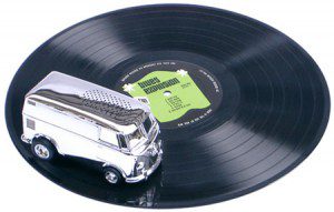 Vinyl Killer: VW Bus auf Schallplatte