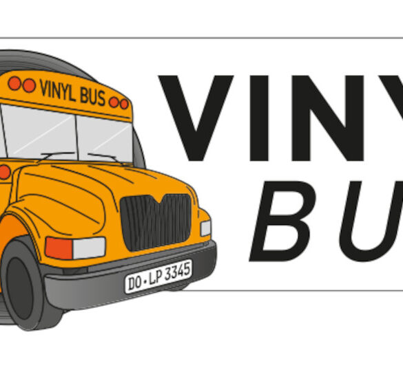 Mit 4000 LPs an Bord - der Vinylbus geht auf seine letzte Reise