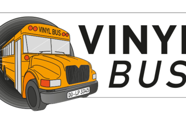 Mit 4000 LPs an Bord - der Vinylbus geht auf seine letzte Reise